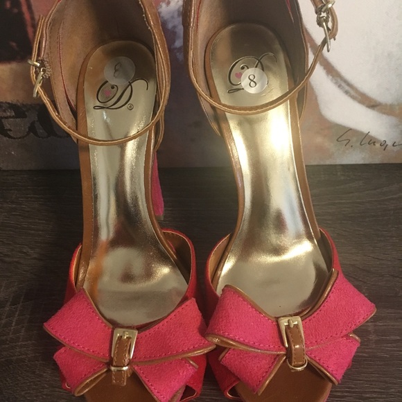 Hot pink and red platform sandals - Picture 3 of 5